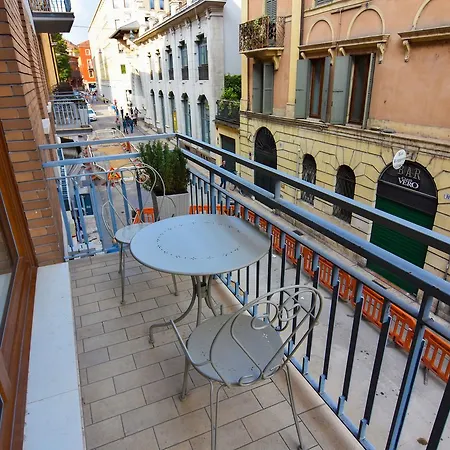 Apartment 3 Amici